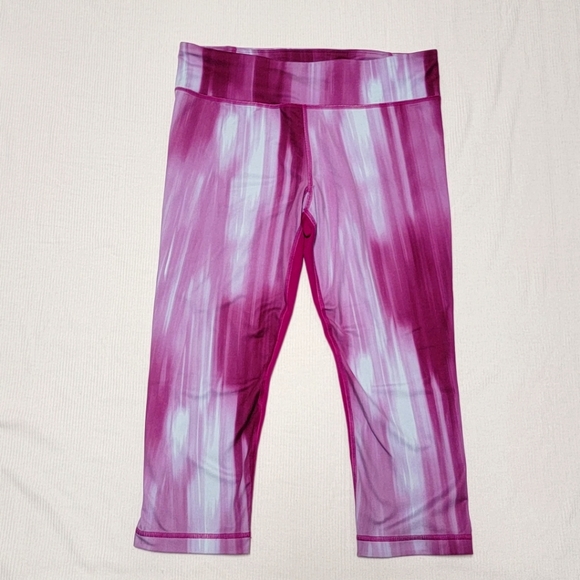 Under Armour Pants - Under Armour Fitted Leggings  All season Gear Capri Cropped Size Medium